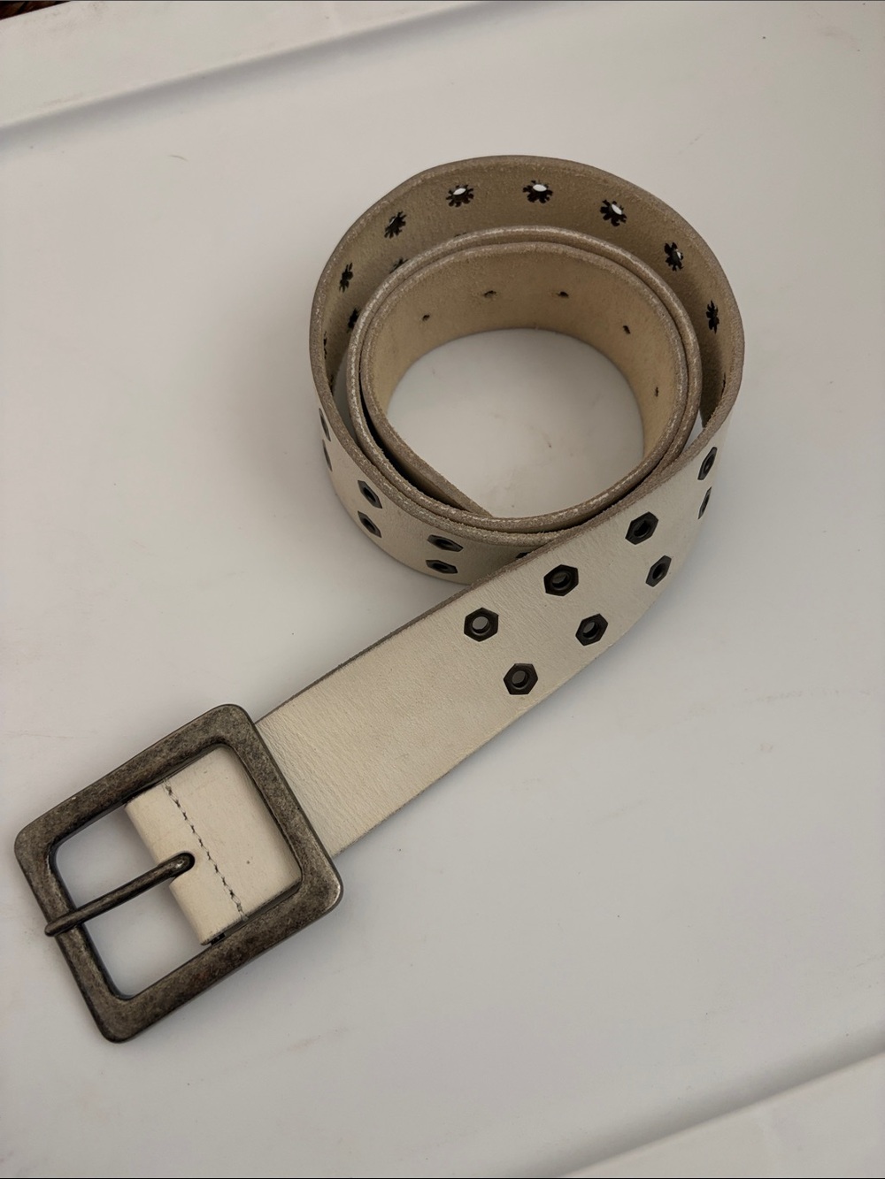 Fossil White Leather Grommet Belt with Antiqued Silver Buckle
